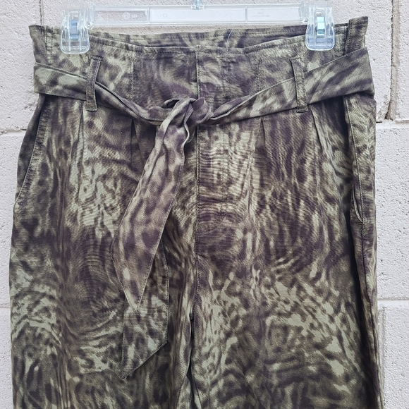 Good American | Upgrade Paperbag High Waist Ankle Trousers in Jungle01 Size 6 - Picture 3 of 14